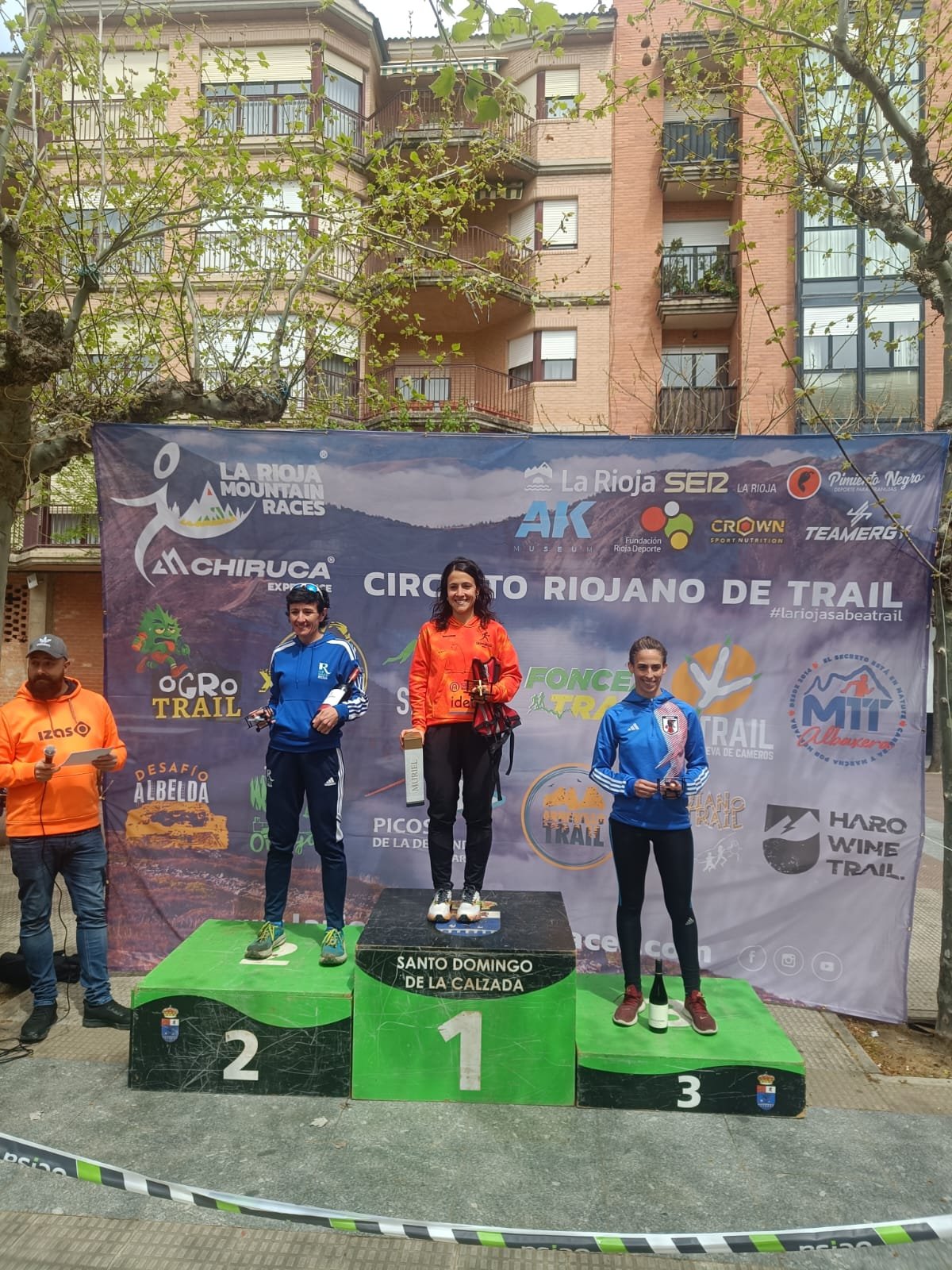 Bego (Team Running Destroyer Soria) primera clasificada en el podio de la XI Ocisa Sampol Experience 2026