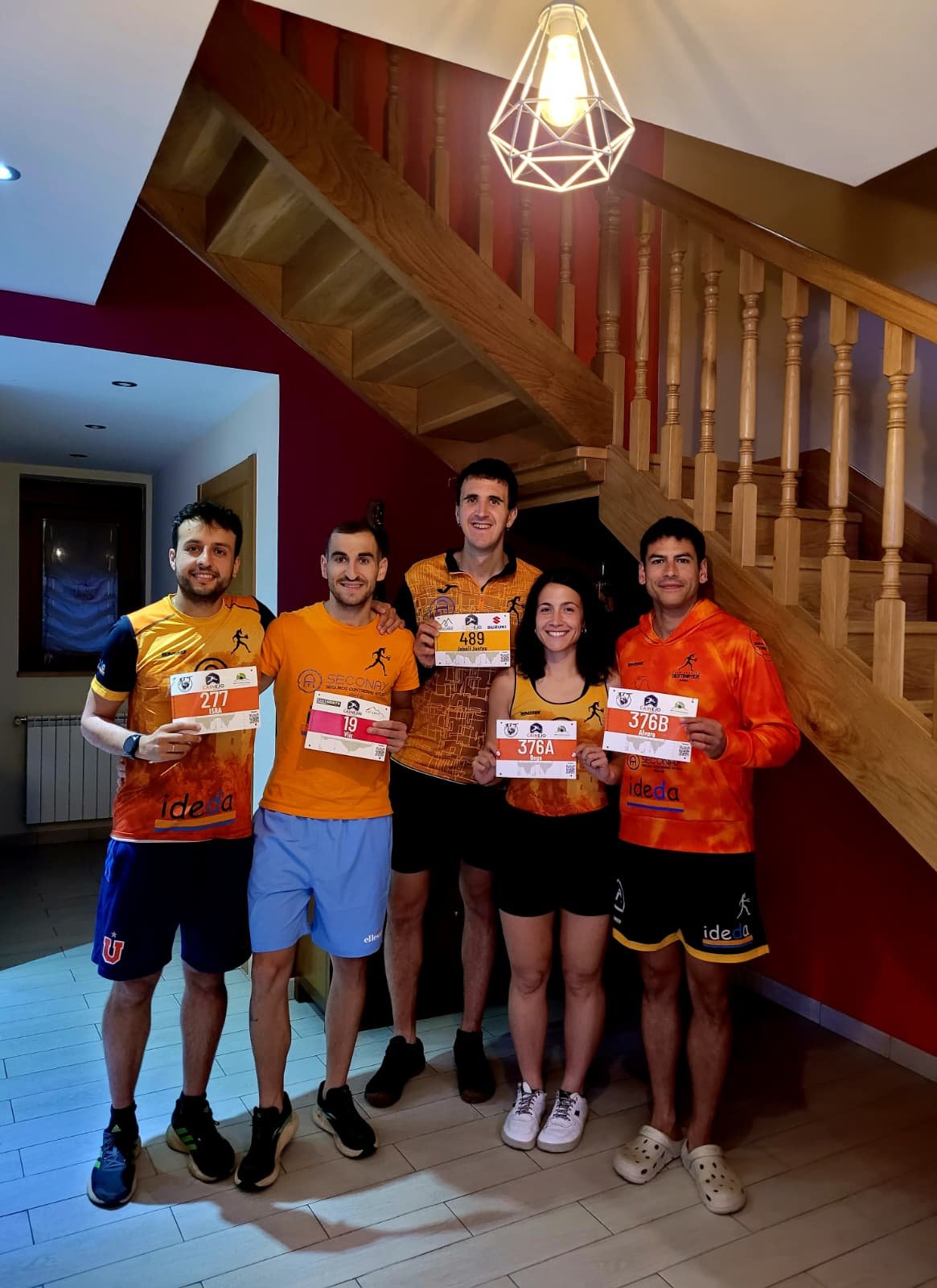 Equipo del Team Running Destroyer en la salida del Desafío El Cainejo 2026 en Caín de Valdeón, Picos de Europa (León)