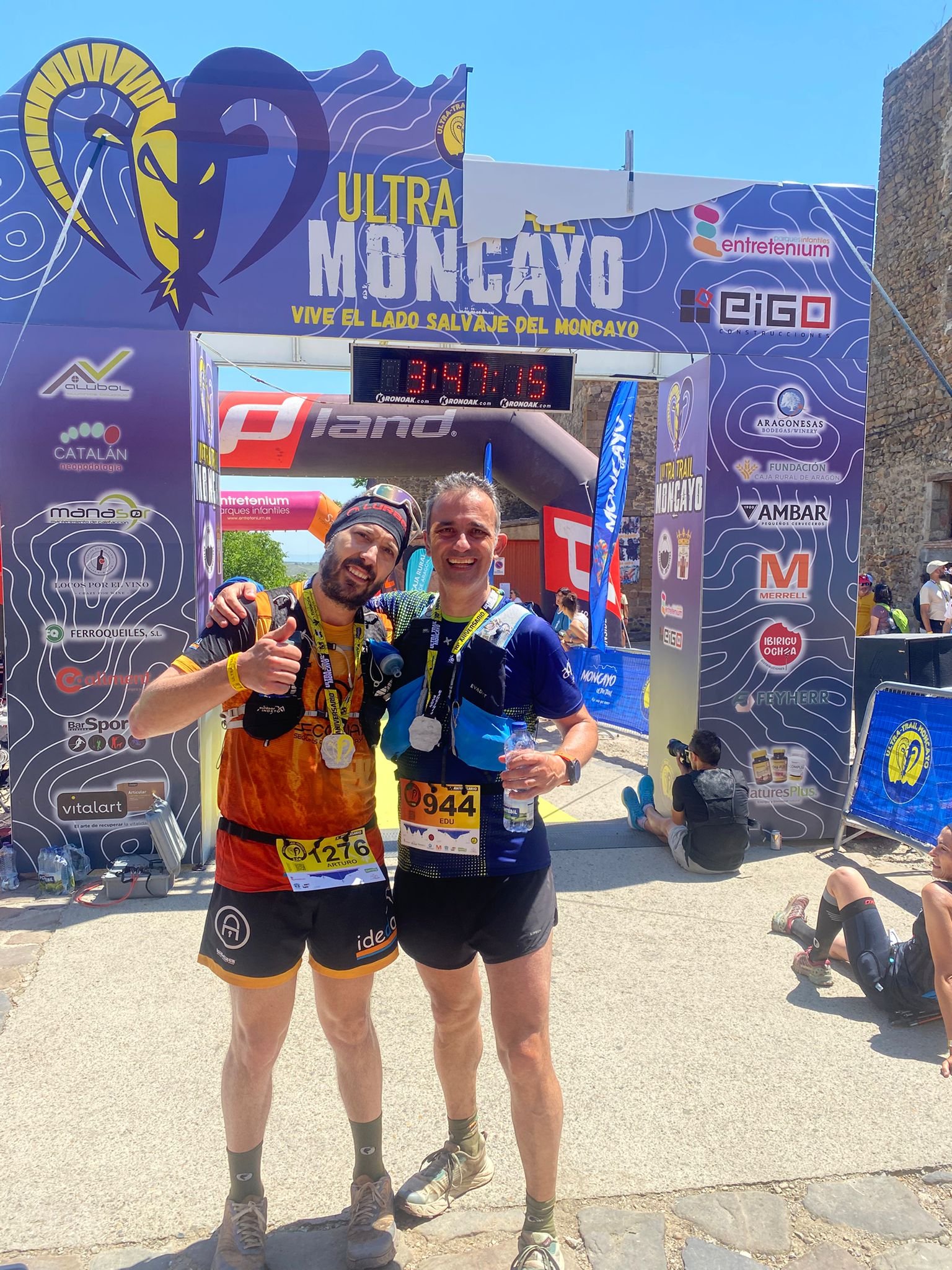 Corredor del Team Running Destroyer durante la Ultra Trail Moncayo 2026 en Añón de Moncayo (Zaragoza)