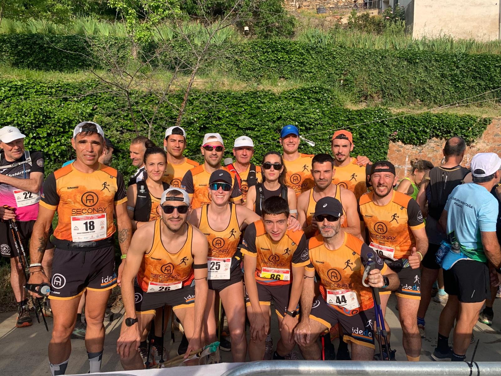 Equipo del Team Running Destroyer en el Kilómetro Vertical Neveros 2026 en Aldehuela de Ágreda (Moncayo, Soria)