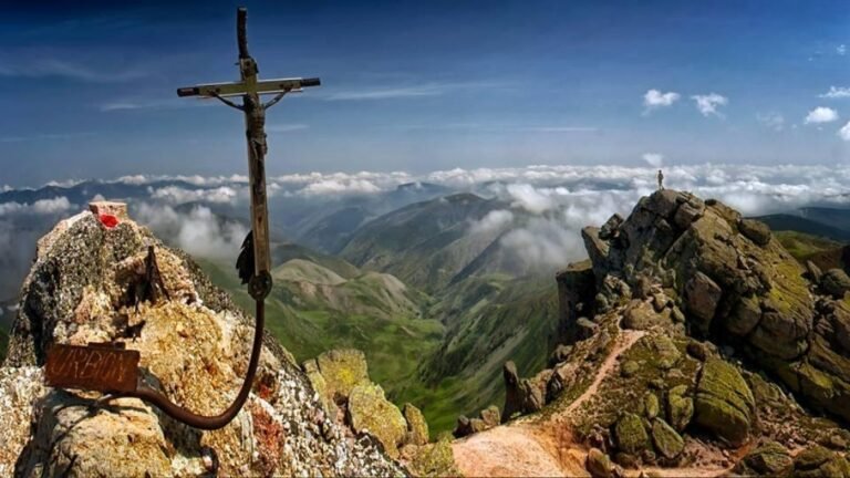 Lee más sobre el artículo Pico Urbión desde la Laguna Negra: la ruta trail al techo de Soria